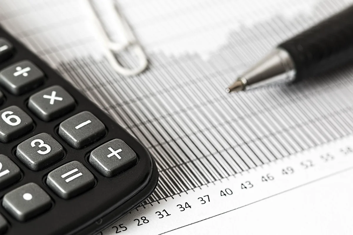 Unternehmensberatung – Taschenrechner webeluno GmbH - Unternehmensberatung